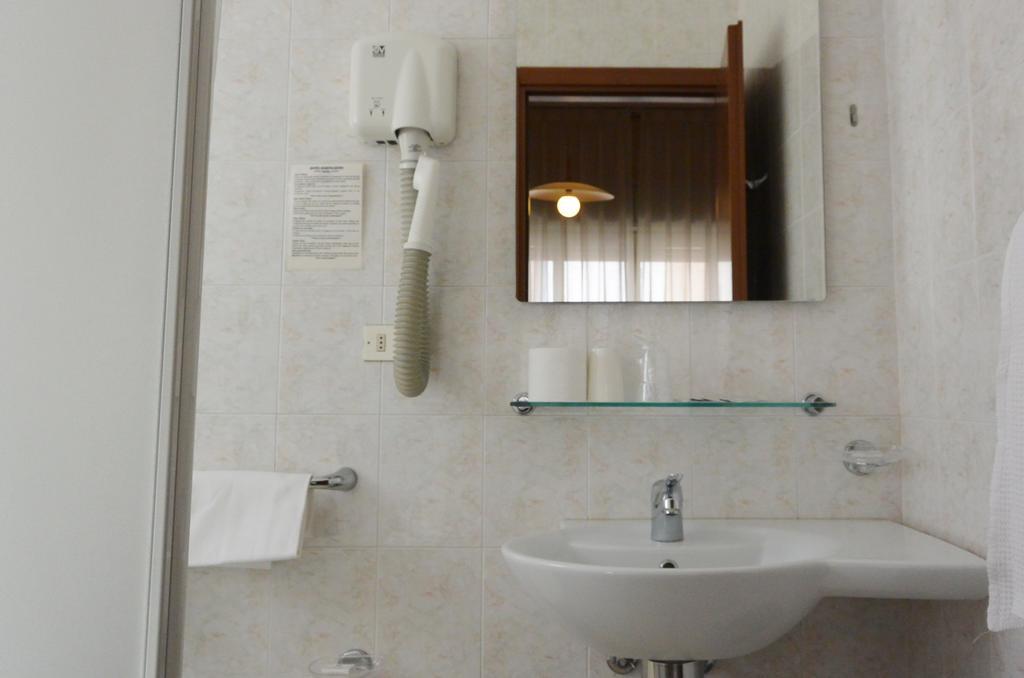 Dipendenza Aurora Apartment Павия Екстериор снимка