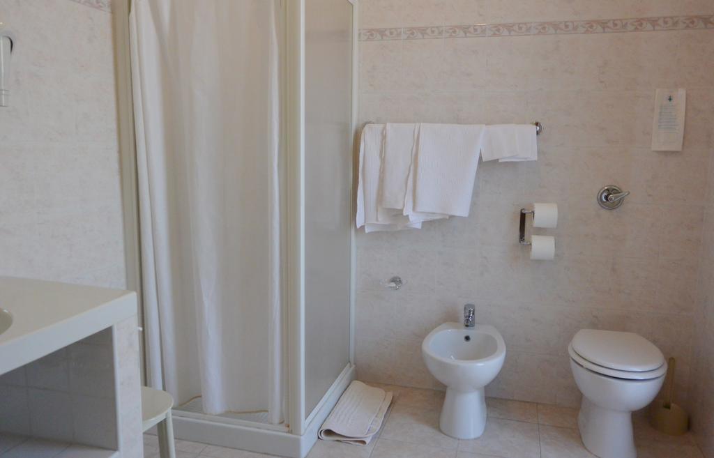 Dipendenza Aurora Apartment Павия Екстериор снимка