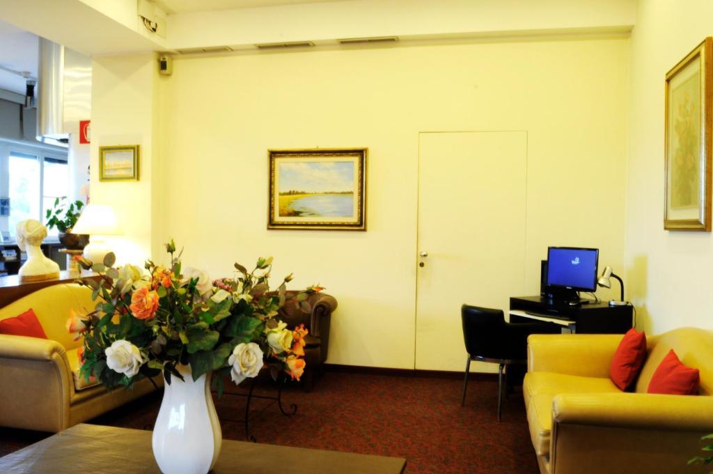 Dipendenza Aurora Apartment Павия Екстериор снимка