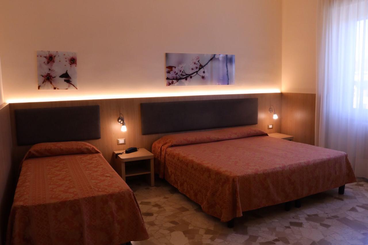 Dipendenza Aurora Apartment Павия Екстериор снимка
