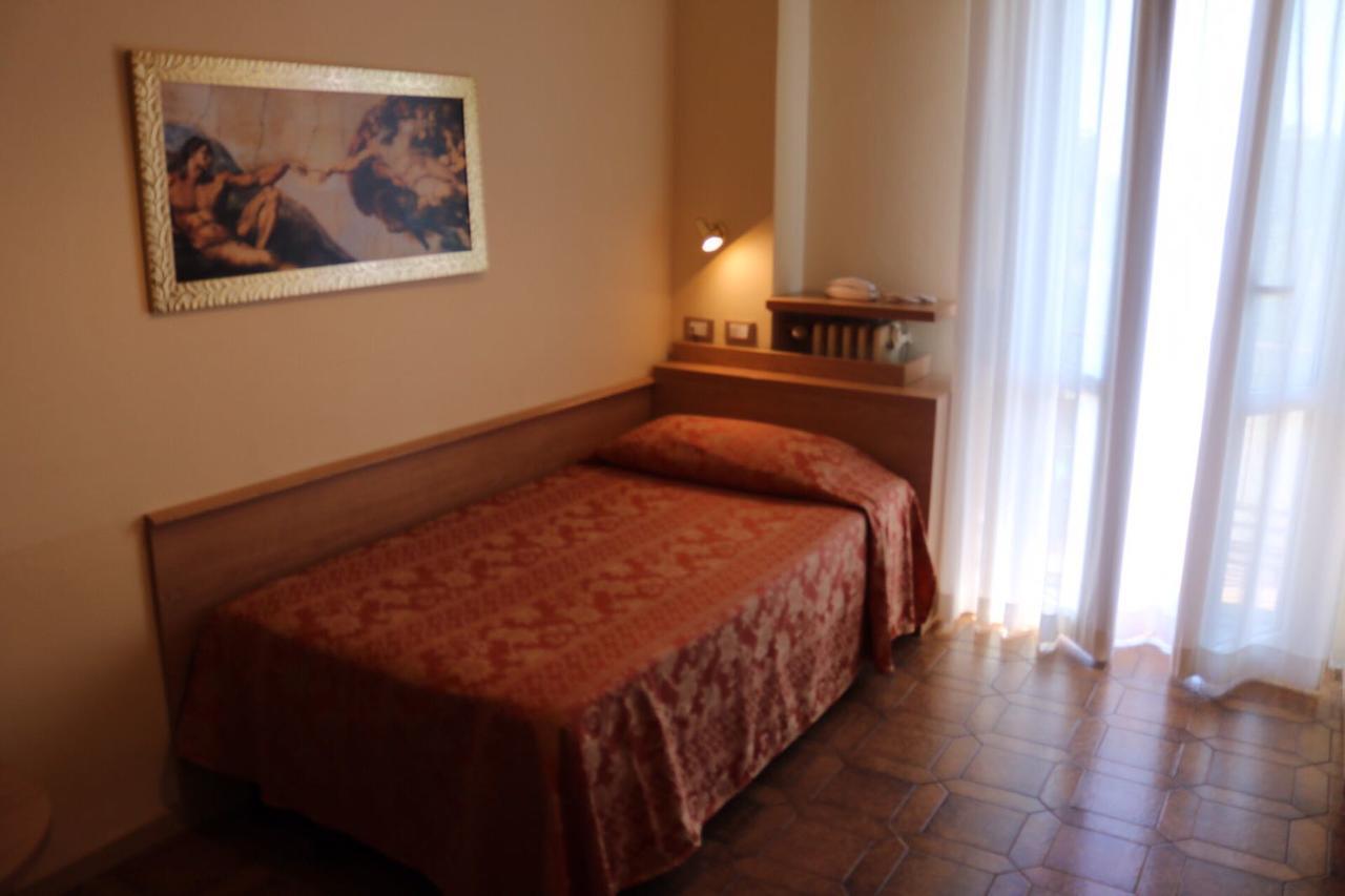 Dipendenza Aurora Apartment Павия Екстериор снимка