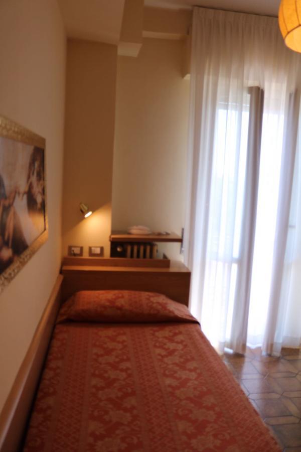 Dipendenza Aurora Apartment Павия Екстериор снимка
